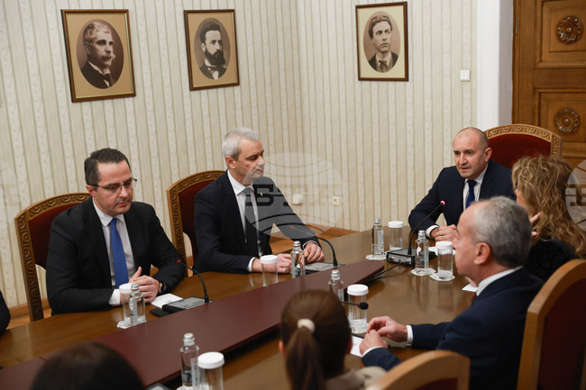 Готови сме да предложим кабинет, ако ни се предостави мандат, каза лидерът на „Възраждане“ Костадин Костадинов