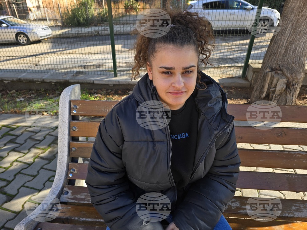 Любомира Ангелова, възпитаничка на Профилирана гимназия "Пейо К. Яворов" в Петрич, е отличена с грамота в инициативата "Човек на годината"