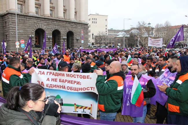 БМГК: В безпрецедентен протест над 2000 миньори се обявиха срещу новия „минен данък“
