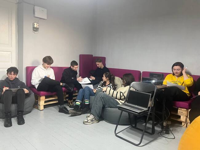 Участници в Младежкия клуб „Правосъдие“ в Болград обсъдиха лидерството и разрешаването на конфликти