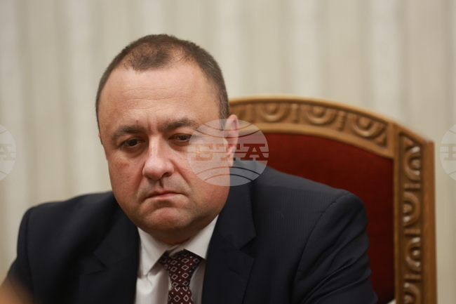 Бъдещето правителство трябва да се обедини около рационална кауза за излизане от политическата криза и да бъде с експертен характер, каза Иван Иванов от БСП 