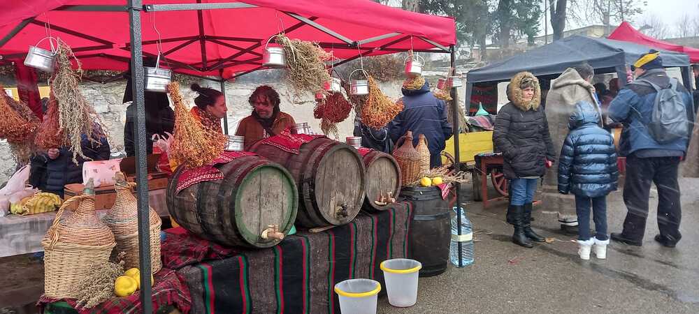 Община Стара Загора: С аромат на билки и вкус на пелин посрещат празника си в старозагорското село Змейово