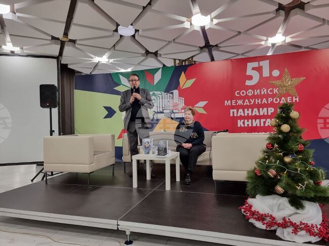 Разкази на над 60 български автори са включени в сборника „Маски на времето“