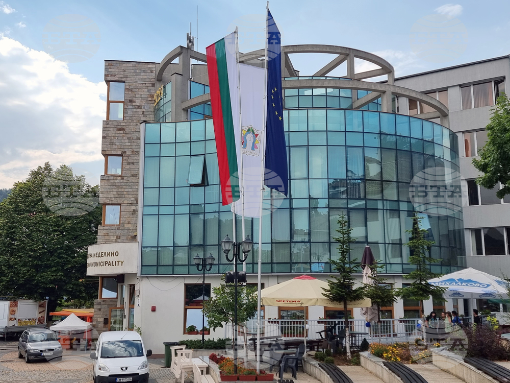 В неделинското село Гърнати погребаха убитото в Хасково 18-годишно момиче