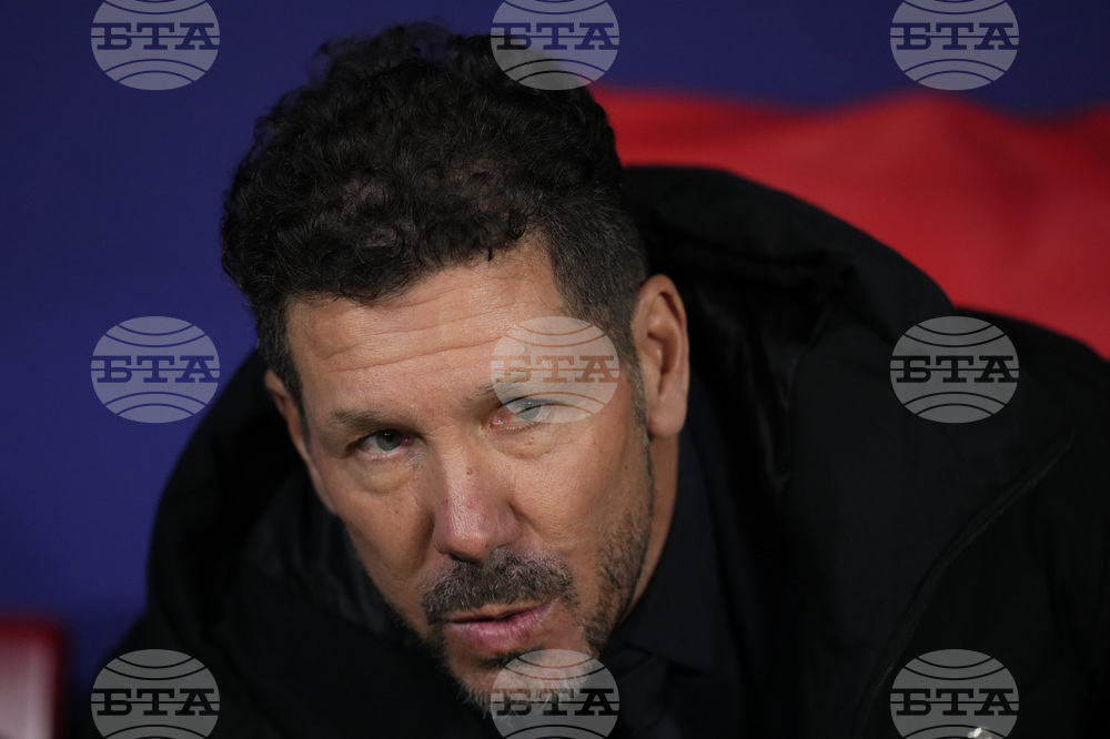 Треньорът на Атлетико Диего Симеоне търси първата си победа като гост срещу Барселона