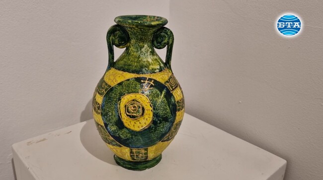 Изложба „Кинцуги“ на художничката Диана Бояджиева е подредена в троянската галерия „Серякова къща“