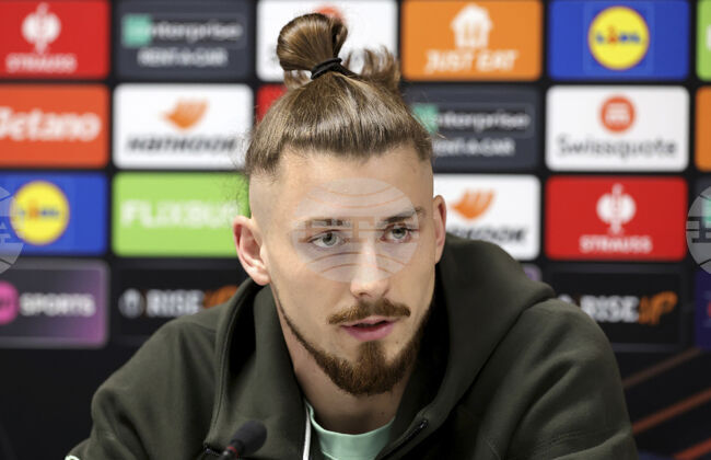 Защитникът на Тотнъм Раду Дръгушин ще претърпи операция на коляното