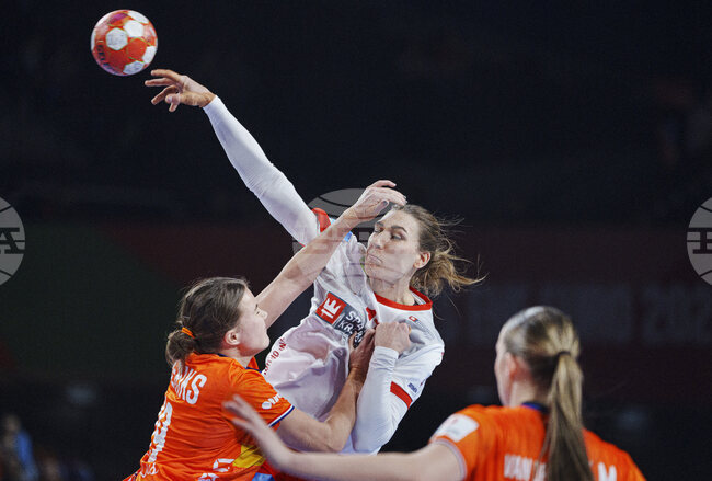 Тимът на Дания се наложи над Нидерландия и си осигури място на полуфиналите на Световното първенство по хандбал за жени