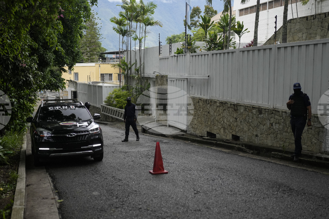 Член на венецуелската опозиция напусна аржентинското посолство, където се укриваше от 9 месеца 