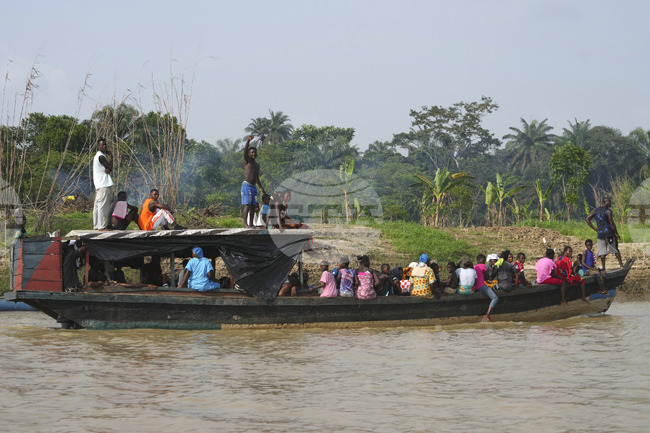 Повече от 40 души са в неизвестност след преобръщане на лодка в Нигерия