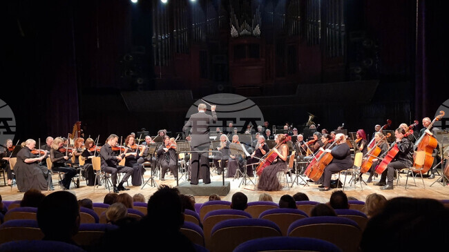Варненският симфоничен оркестър отбелязва 80-годишнината си с издаване на двоен албум с произведения на Брамс и Брух