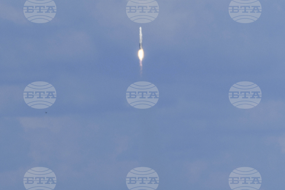 Товарният кораб "Прогрес МС-19" се скачи с Международната космическа станция