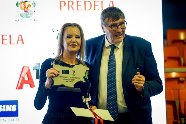 Министерство на младежта и спорта: Министър Глушков награди Стефка Костадинова за Атлетка на столетието