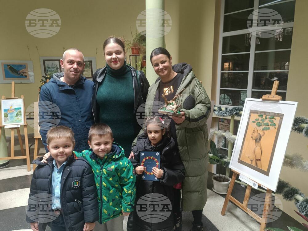 Връчени бяха годишните почетни знаци на казанлъшкото сдружение "Юнайтед Авангард Артист"