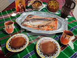 Трапеза за Никулден с материали, с които разполагат вкъщи, изработиха ученици от училище „Иван Вазов“ в Престън и Ланкастър