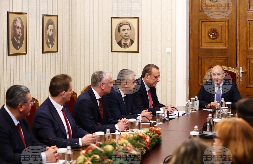 Президент - „Демокрация, права и свободи“ ДПС - консултации