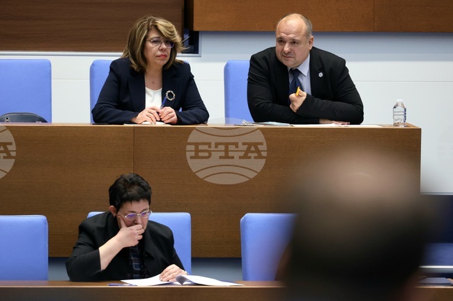 Необходимите средства за отрасъл водоснабдяване и канализация са между 12 и 14 милиарда лева, каза министър Виолета Коритарова