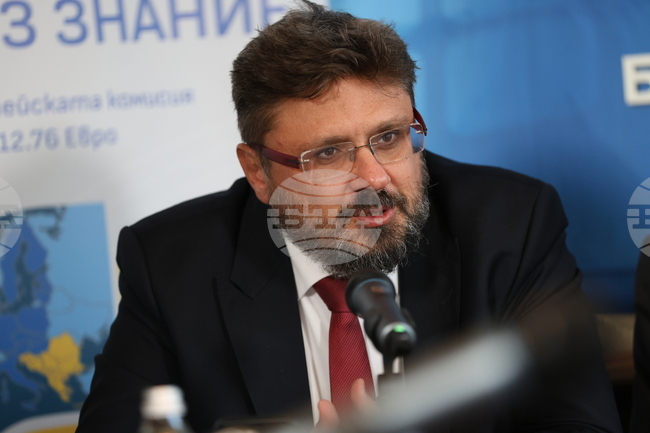 Българите навсякъде по света са и част от ЕС и това стана още по-видимо с днешното решение на Съвета на Европейския съюз, каза генералният директор на БТА Кирил Вълчев