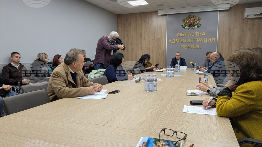 Областната дирекция по безопасност на храните - Перник е с денонощно присъствие на ГКПП "Стрезимировци", съобщи директорът й