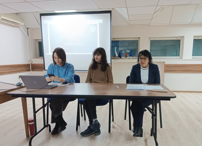 Представители на различни организации дискутираха в Казанлък проблеми, свързани с феминизирания труд