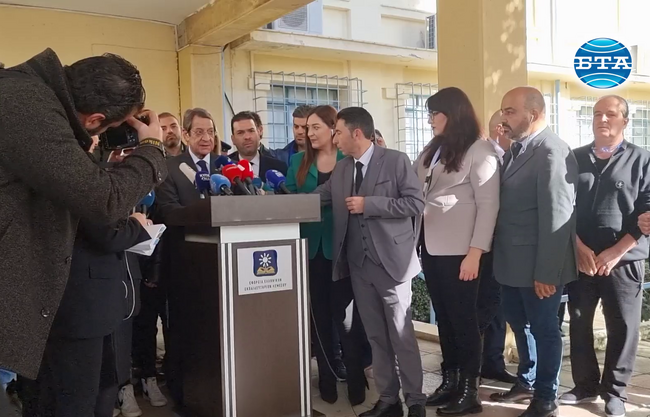 Избирателите в Кипър гласуват за нов държавен глава