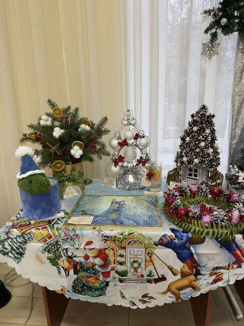 Учениците от Болградската гимназия спечелиха призови места на конкурса „Новогодишна композиция“