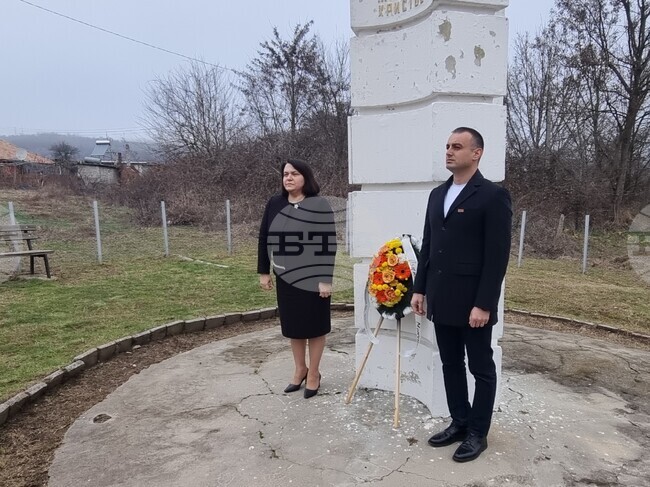 Момчилград - паметник - войници