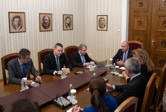Държавният глава проведе консултации с парламентарната група на „Има Такъв Народ“
