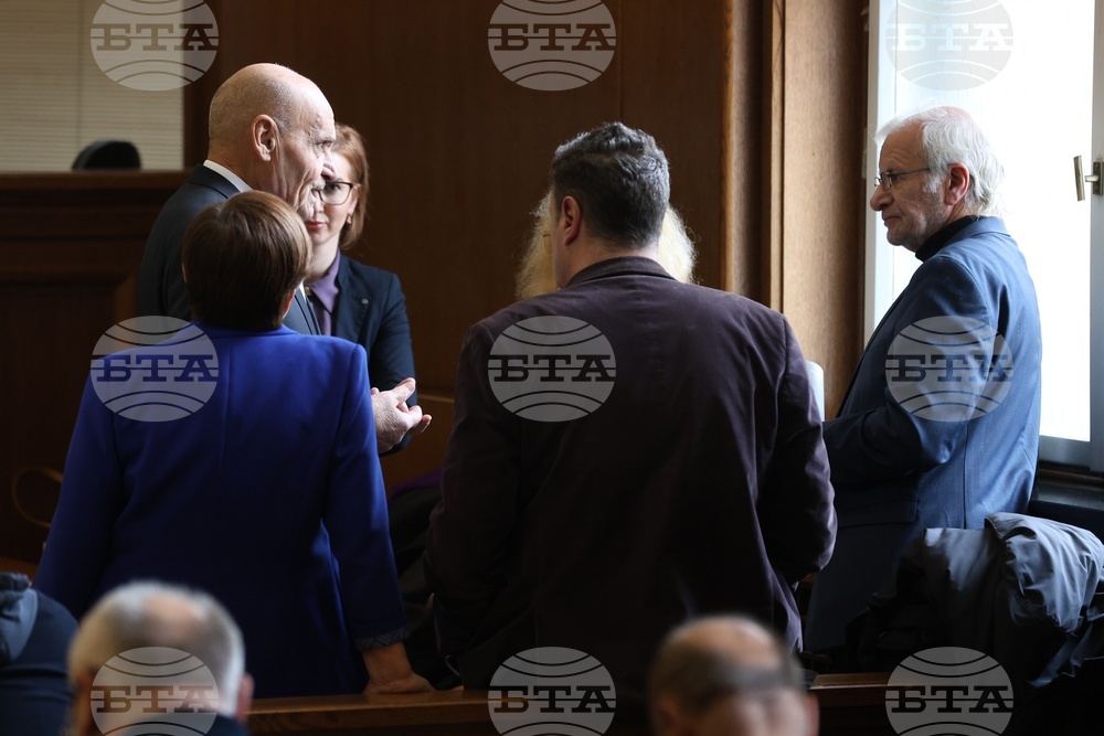 Оправдателна присъда на първа инстанция получиха шестимата лекари, подсъдими за смъртта на 19-годишна родилка