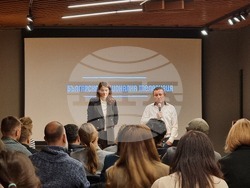 Христина Апостолова и Димитър Рачков при представянето на първия епизод от сериала ''Всичко за сина ми'' пред медии.