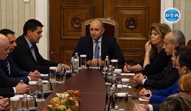 Този парламент не е в състояние да роди нещо стабилно, няма да подкрепим кабинет на Борисов, каза Радостин Василев 