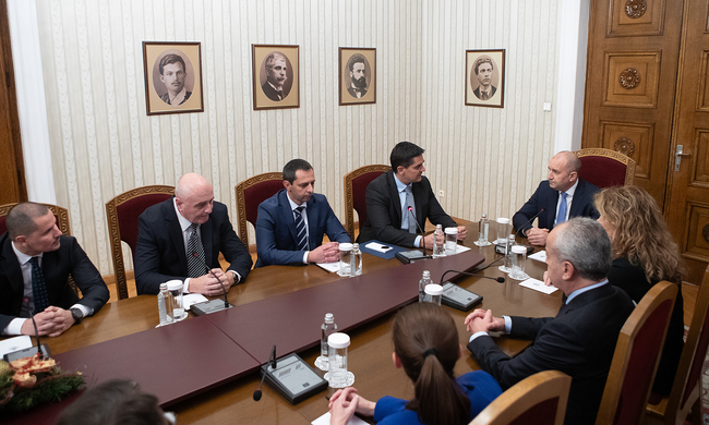 Президентът Румен Радев проведе консултации с парламентарната група на ПП МЕЧ