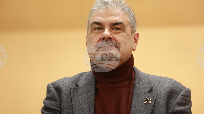 Срутването на Берлинската стена завършва с опаковането на Райхстага, каза директорът на Българския културен институт в Берлин Борислав Петранов