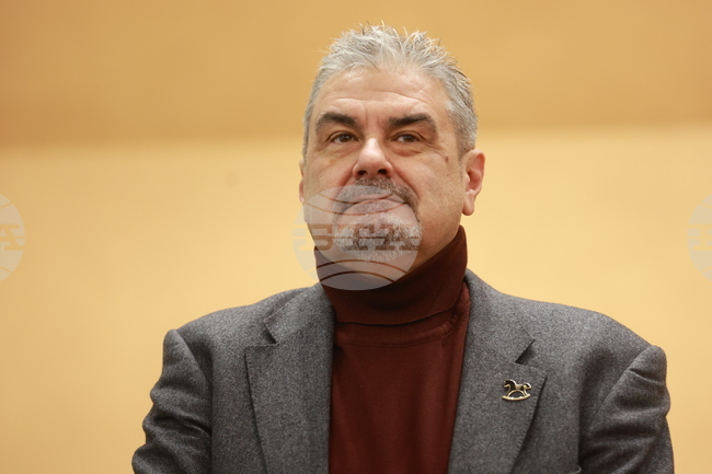 Срутването на Берлинската стена завършва с опаковането на Райхстага, каза директорът на Българския културен институт в Берлин Борислав Петранов