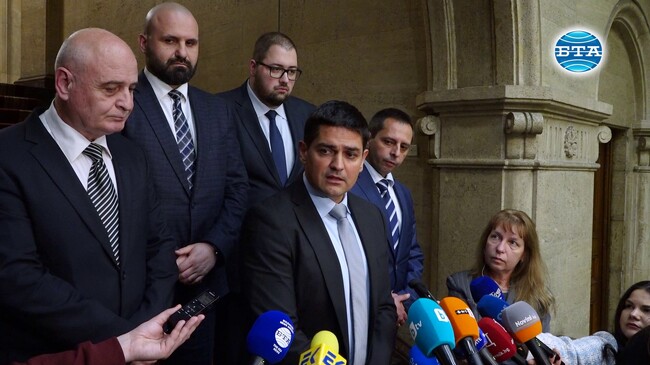 Логичният завършек на такъв фрагментиран парламент са нови избори, заяви Радостин Василев