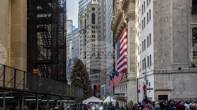 Уолстрийт отвори разнопосочно на фона на очакванията за подновяване на работата на правителството