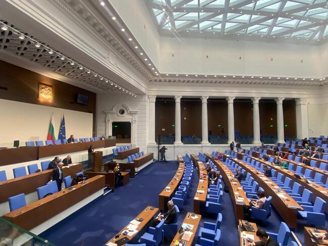 Министър Коритарова: На ВиК дружествата са разпоредени проверки за незаконни присъединявания към водопреносната мрежа