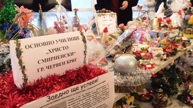 Коледен базар в Червен бряг събра средства за благотворителност 