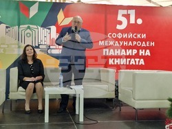 Представяне на книгите на книгите на Александър Йорданов на Софийския международен панаир на книгата. На снимката: Юлияна Томова  и Александър Йорданов. Снимка: Ваня Сухарова/БТА