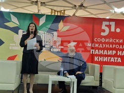 Представяне на книгите на книгите на Александър Йорданов на Софийския международен панаир на книгата. На снимката: Юлияна Томова  и Александър Йорданов. Снимка: Ваня Сухарова/БТА