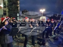 Ловеч - коледни светлини - базар