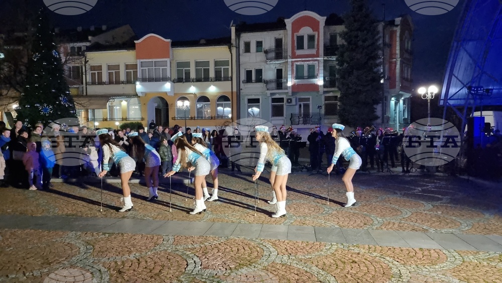 Ловеч - коледни светлини - базар