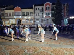 Ловеч - коледни светлини - базар