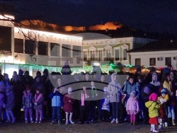 Ловеч - коледни светлини - базар