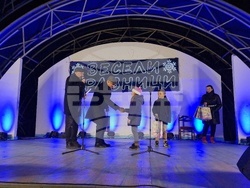 Ловеч - коледни светлини - базар