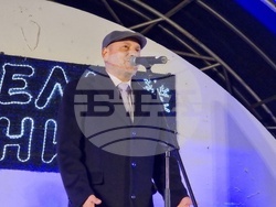 Ловеч - коледни светлини - базар