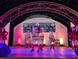 Ловеч - коледни светлини - базар