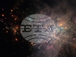 Ловеч - коледни светлини - базар