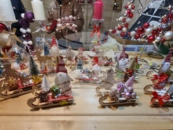 Ловеч - коледни светлини - базар