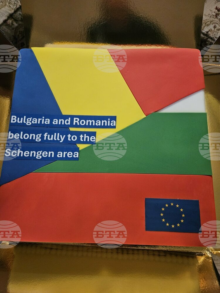 Посланикът на България в Румъния Радко Влайков със символичен жест по случай пълноправното ни членство в Шенген